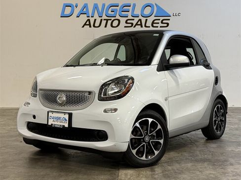 Used 2016 smart fortwo passion RWD image 1