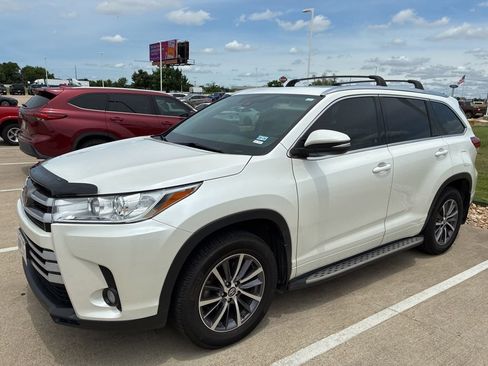 Used 2018 Toyota Highlander XLE FWD image 5