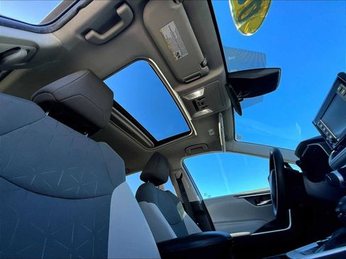 Used 2022 Toyota RAV4 XLE image 22