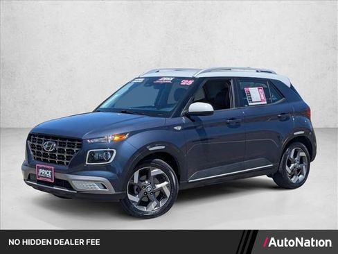 Used 2025 Hyundai Venue Limited FWD image 1
