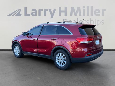 Used 2017 Kia Sorento LX FWD image 3