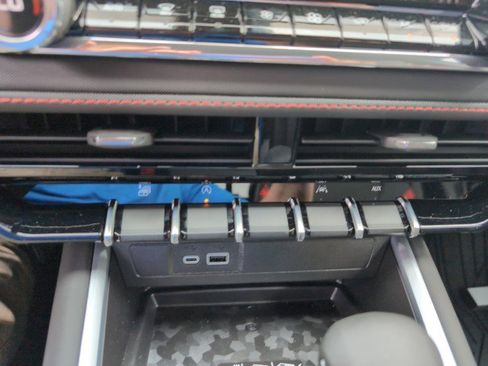 New 2025 Chevrolet Colorado Z71 w/ Technology Package image 38