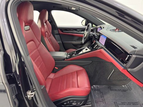 Used 2024 Porsche Panamera image 16