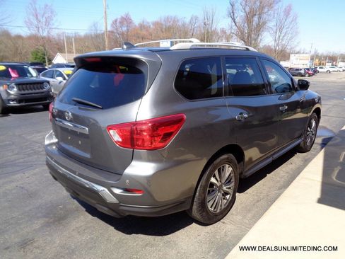 Used 2019 Nissan Pathfinder S image 3
