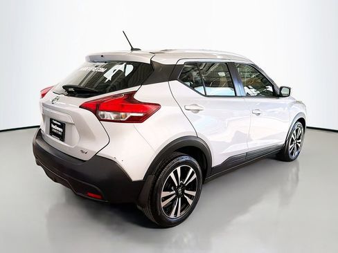 Used 2018 Nissan Kicks SV image 9
