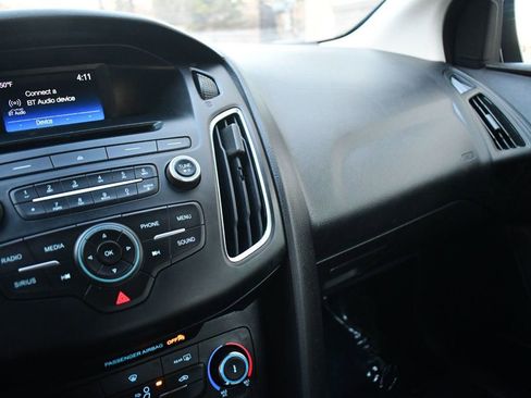 Used 2016 Ford Focus SE w/ Equipment Group 201A image 24