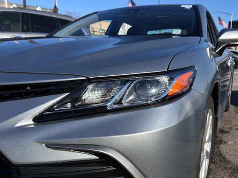 Used 2022 Toyota Camry LE image 12