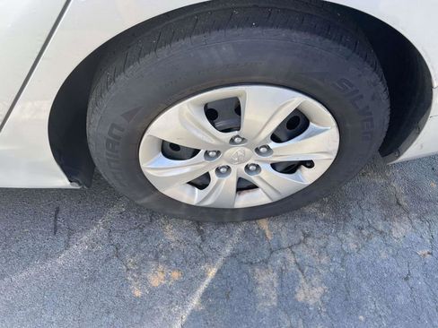 Used 2016 Hyundai Elantra SE FWD image 17