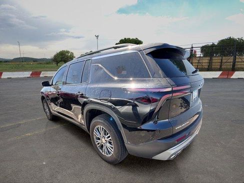 Used 2025 Chevrolet Traverse LT w/ Driver Confidence Package FWD image 4