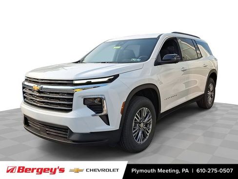 New 2025 Chevrolet Traverse LT w/ Driver Confidence Package image 1