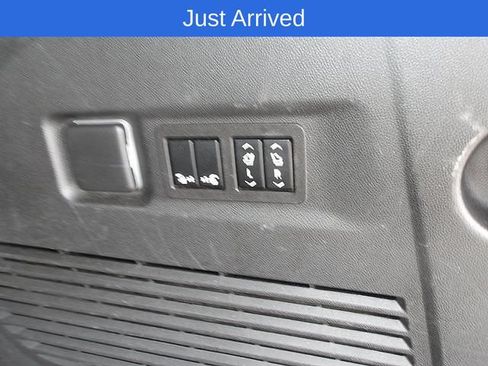 Used 2023 Chevrolet Suburban High Country AWD/4WD image 16