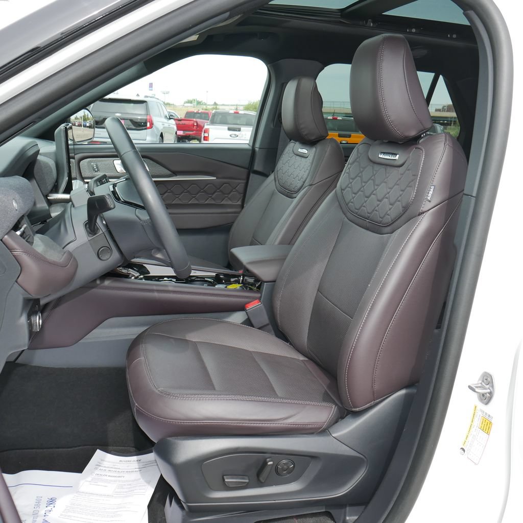 Used 2025 Ford Explorer Platinum w/ Ultimate Package AWD/4WD image 4