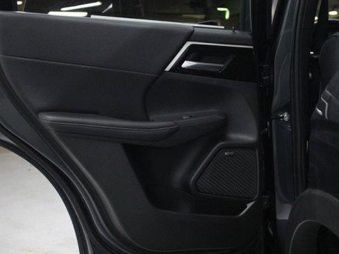 New 2025 Mitsubishi Outlander SE image 26