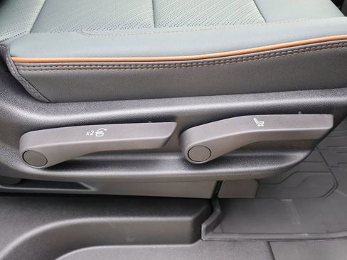 New 2026 GMC Yukon AT4 image 43