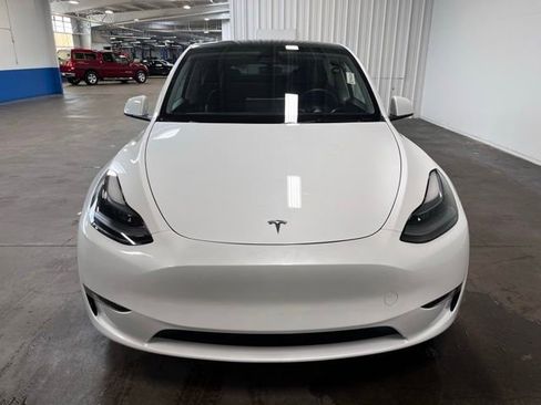 Used 2024 Tesla Model Y Long Range AWD/4WD image 8