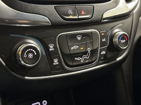 Used 2022 Chevrolet Equinox LT FWD image 16
