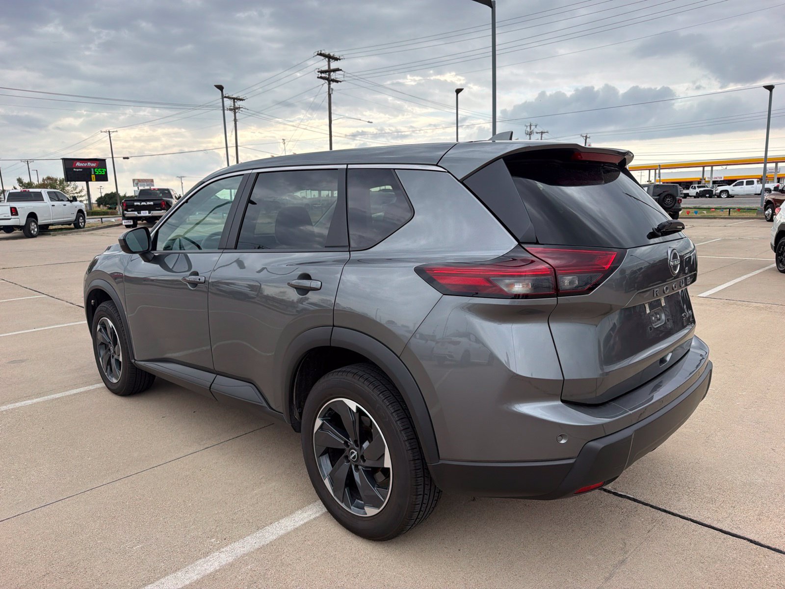 Used 2024 Nissan Rogue SV AWD/4WD image 7