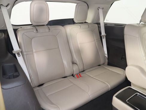 Used 2020 Lincoln Aviator Reserve w/ Equipment Group 202A AWD/4WD image 16