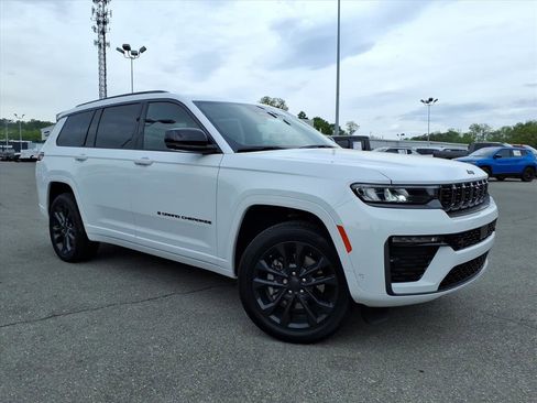 New 2026 Jeep Grand Cherokee L Limited AWD/4WD image 2