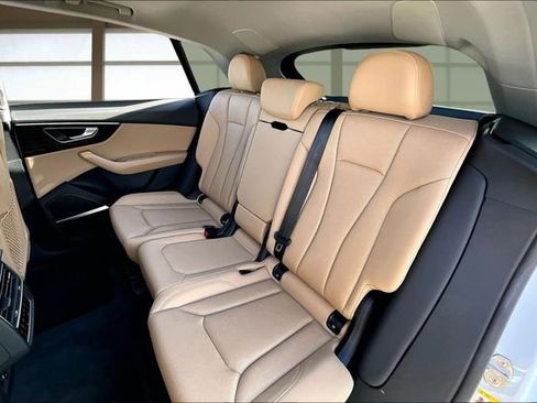 Used 2021 Audi Q8 Premium Plus image 26