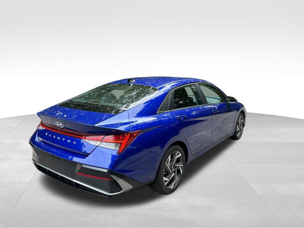 Used 2024 Hyundai Elantra SEL w/ Convenience Package FWD image 5