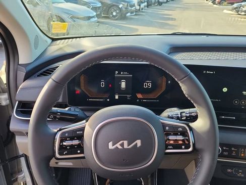 New 2026 Kia Carnival EX FWD image 13
