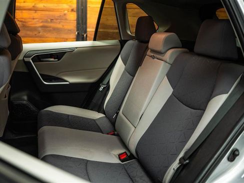 Used 2020 Toyota RAV4 XLE w/ Convenience Package image 11