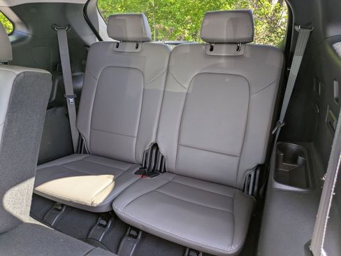 Used 2015 Hyundai Santa Fe GLS w/ Option Group 02 FWD image 30