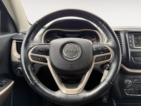 Used 2018 Jeep Cherokee Latitude w/ Altitude Package AWD/4WD image 15