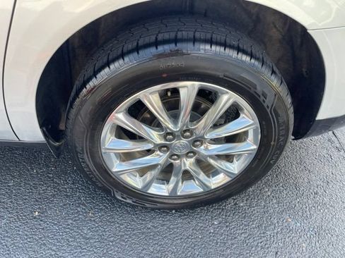 Used 2021 Buick Enclave Essence w/ Sound and Sites Package FWD image 4