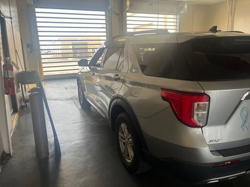 Used 2021 Ford Explorer XLT w/ Equipment Group 202A AWD/4WD image 8