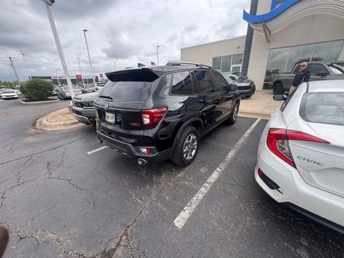 Used 2025 Honda Passport TrailSport image 9