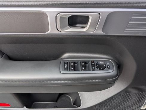 Used 2025 Hyundai Santa Fe SEL AWD/4WD image 17