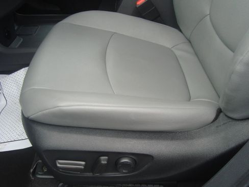 Used 2024 Toyota Sienna XLE image 10