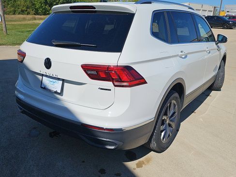 Used 2024 Volkswagen Tiguan SE image 4
