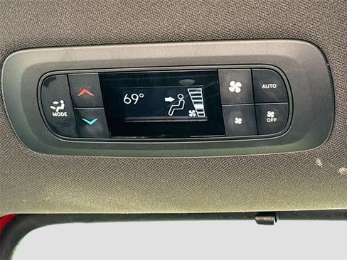 Used 2025 Chrysler Pacifica Select FWD image 25