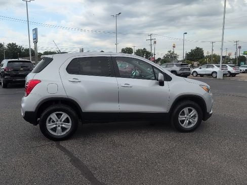 Used 2022 Chevrolet Trax LS w/ Tint and Cruise Package AWD/4WD image 7