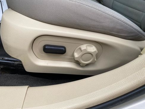 Used 2018 Ford Taurus SE FWD image 31