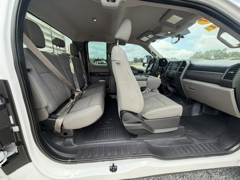 Used 2017 Ford F250 XL w/ Power Equipment Group AWD/4WD image 9