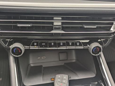 New 2026 Chevrolet Traverse LT image 25