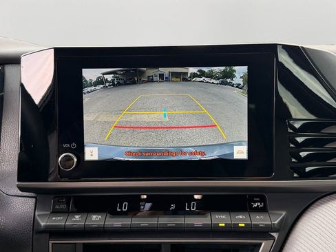 Used 2025 Toyota Camry SE FWD image 26