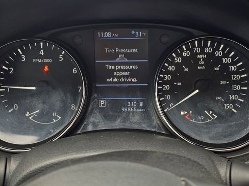 Used 2019 Nissan Rogue SV image 25