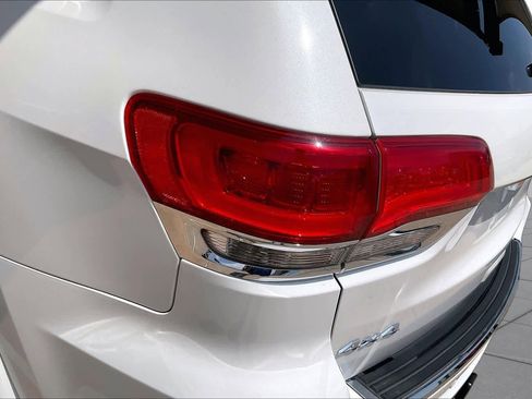 Used 2018 Jeep Grand Cherokee Overland AWD/4WD image 29