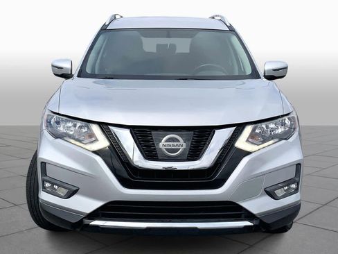 Used 2017 Nissan Rogue SV image 4