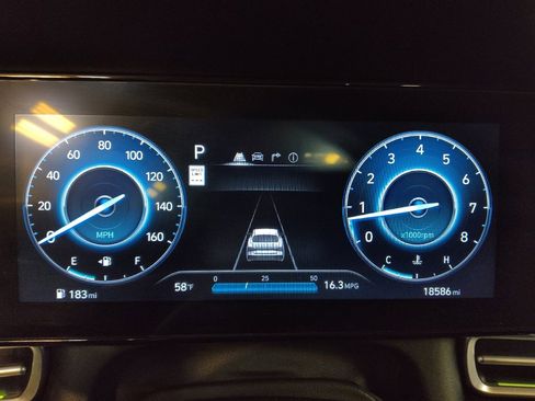 Used 2025 Hyundai Elantra SEL FWD image 23