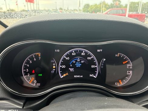 Used 2019 Jeep Grand Cherokee Limited w/ Luxury Group II AWD/4WD image 13