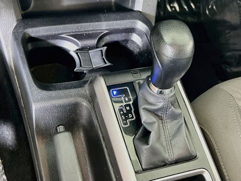 Used 2022 Toyota Tacoma SR5 AWD/4WD image 16