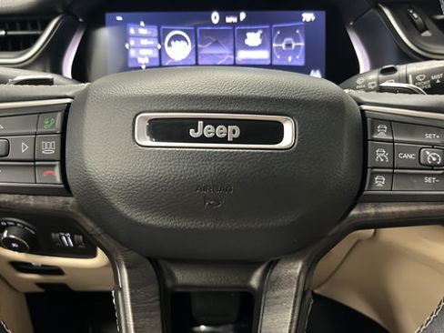 Used 2022 Jeep Grand Cherokee L Limited w/ Luxury Tech Group II AWD/4WD image 15