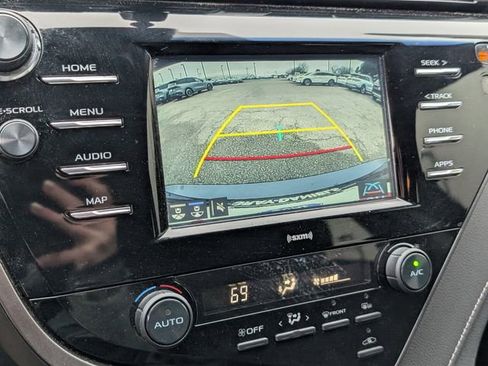 Used 2020 Toyota Camry SE image 13