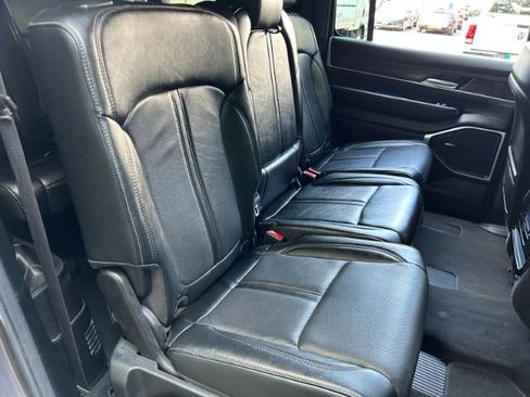 Used 2024 Jeep Wagoneer L Series II image 32